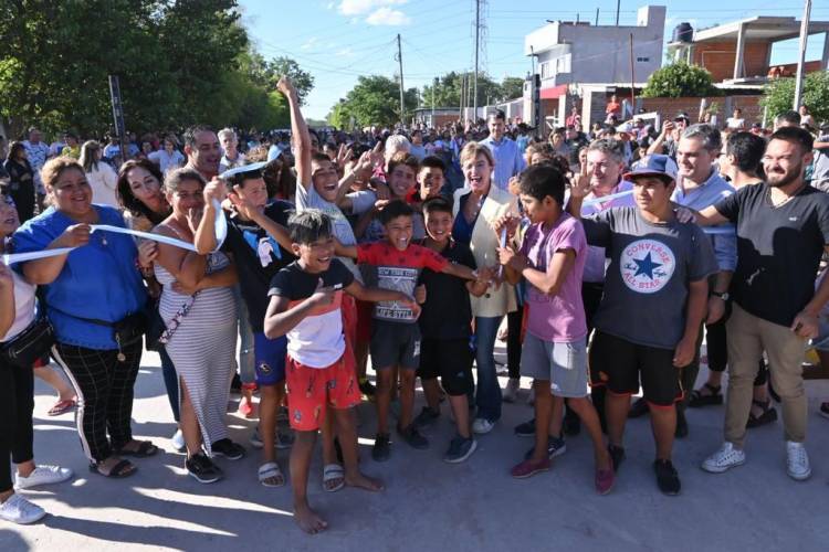 SE INAUGURÓ EL PUENTE SOBRE COMBATE DE LOS POZOS EN MÁXIMO PAZ