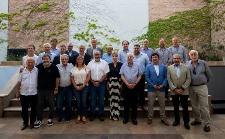 Encuentro entre la CGT y los intendentes del conurbano del que participaron Fassi y Arrieta