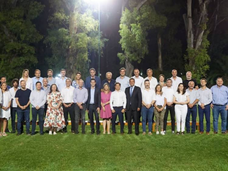 Marisa Fassi y Gustavo Arrieta participaron de la cumbre del FdT en Merlo 