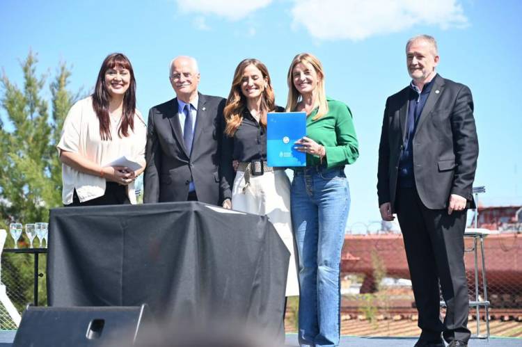 Marisa Fassi firmó un convenio para la integración socio urbana de barrios populares