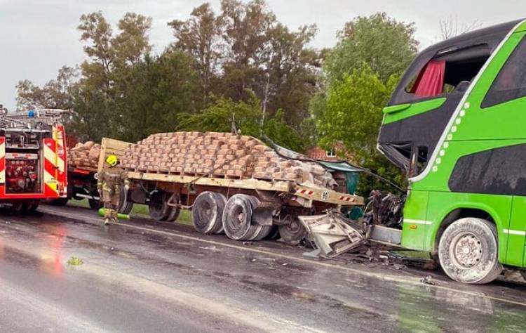 Tremendo accidente cerca del peaje de Ruta 3