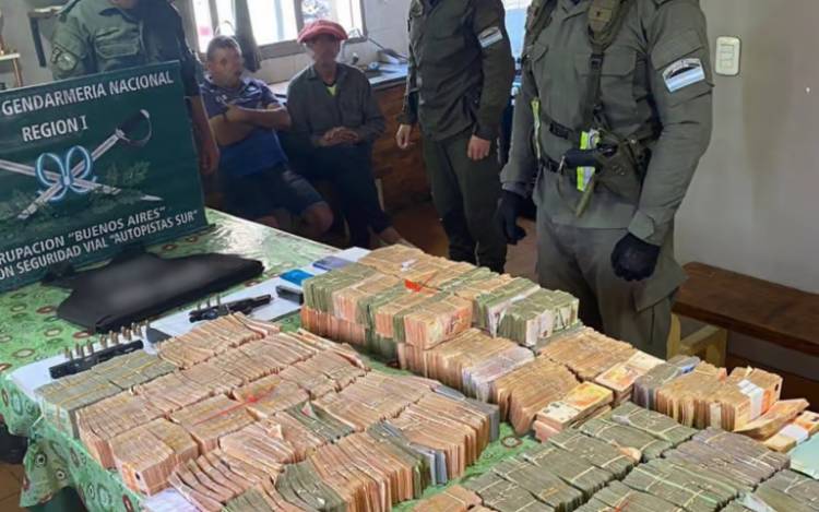 Detienen en Uribelarrea un vehículo con más de 44 millones de pesos sin documentación