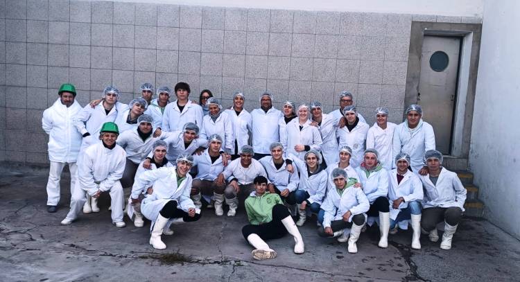 Futuros estudiantes de la UNLP visitaron un frigorífico en Cañuelas