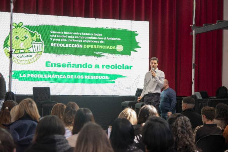 DOCENTES PARTICIPARON DE LA CHARLA INFORMATIVA "CAÑUELAS, TE QUIERO VERDE"