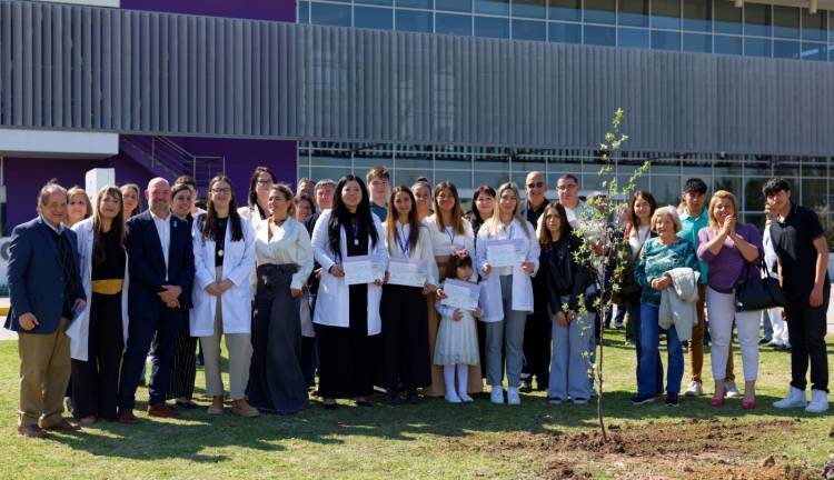 Emotivo acto de egreso de la primera cohorte de Residentes del HCANK