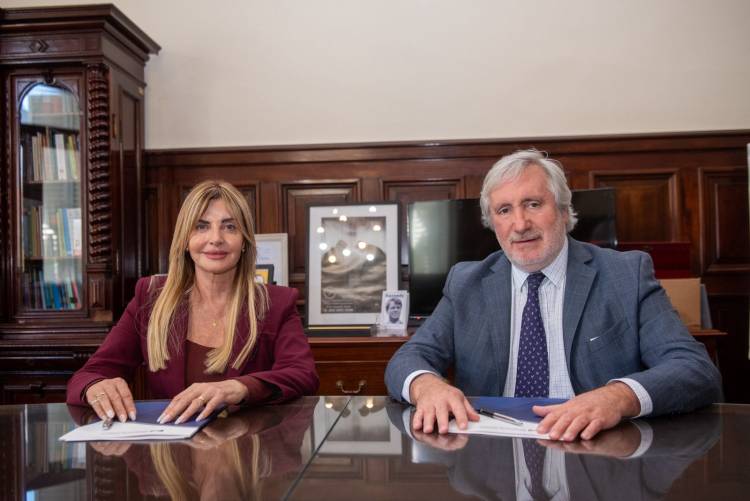 Marisa Fassi firmó convenios con el procurador General, Conte Grand