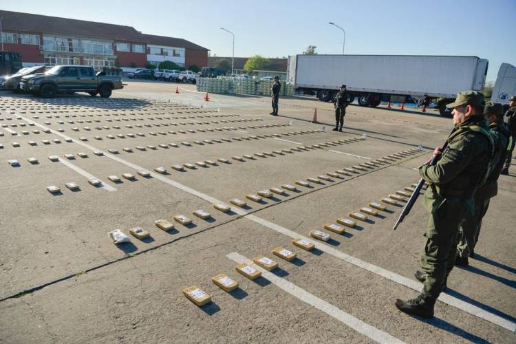 Desarticulan banda narco en Monte Grande con 444 kilos de cocaína en cargamento