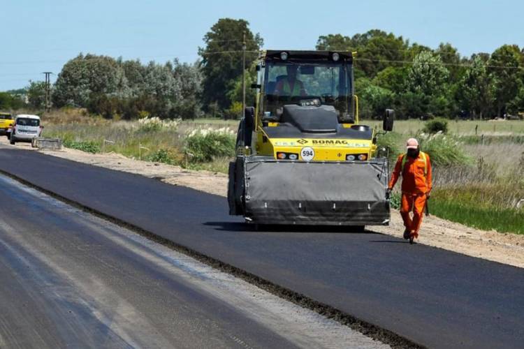 LA PROVINCIA RETOMA LA OBRA DE REPAVIMENTACIÓN DE LA RUTA 205