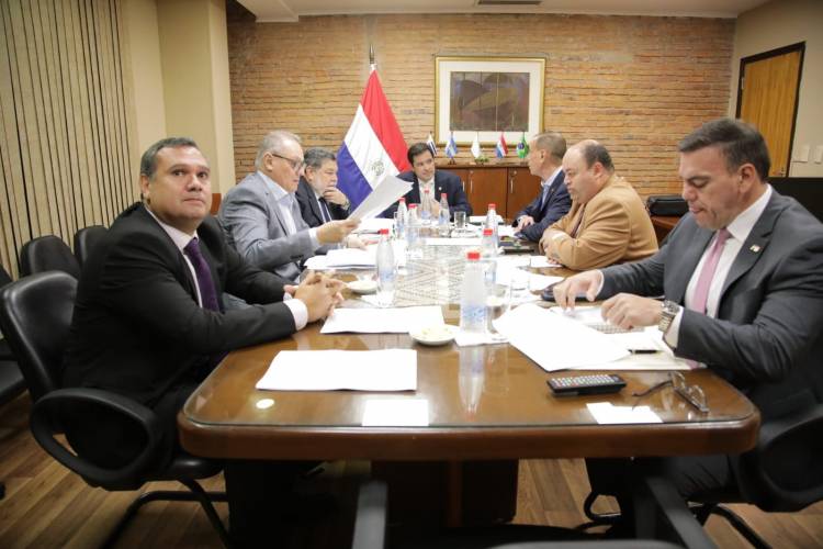 El diputado Parlasur Gustavo Arrieta continúa con una intensa agenda en Paraguay