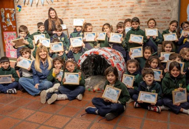 Marisa Fassi reconoció a los alumnos de Silos por el proyecto ambiental “Ecocuchas”